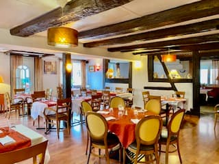 Terrasse fleurie du restaurant Le Vinci